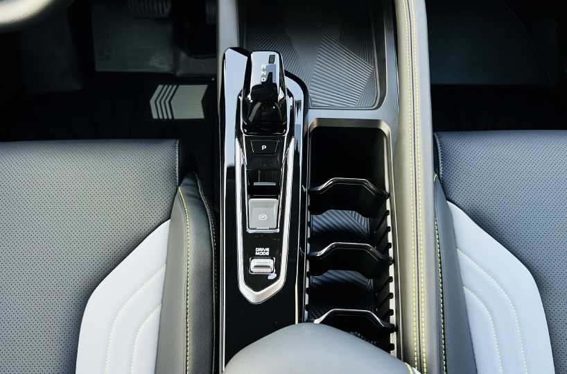 Geely Coolray Mid Option